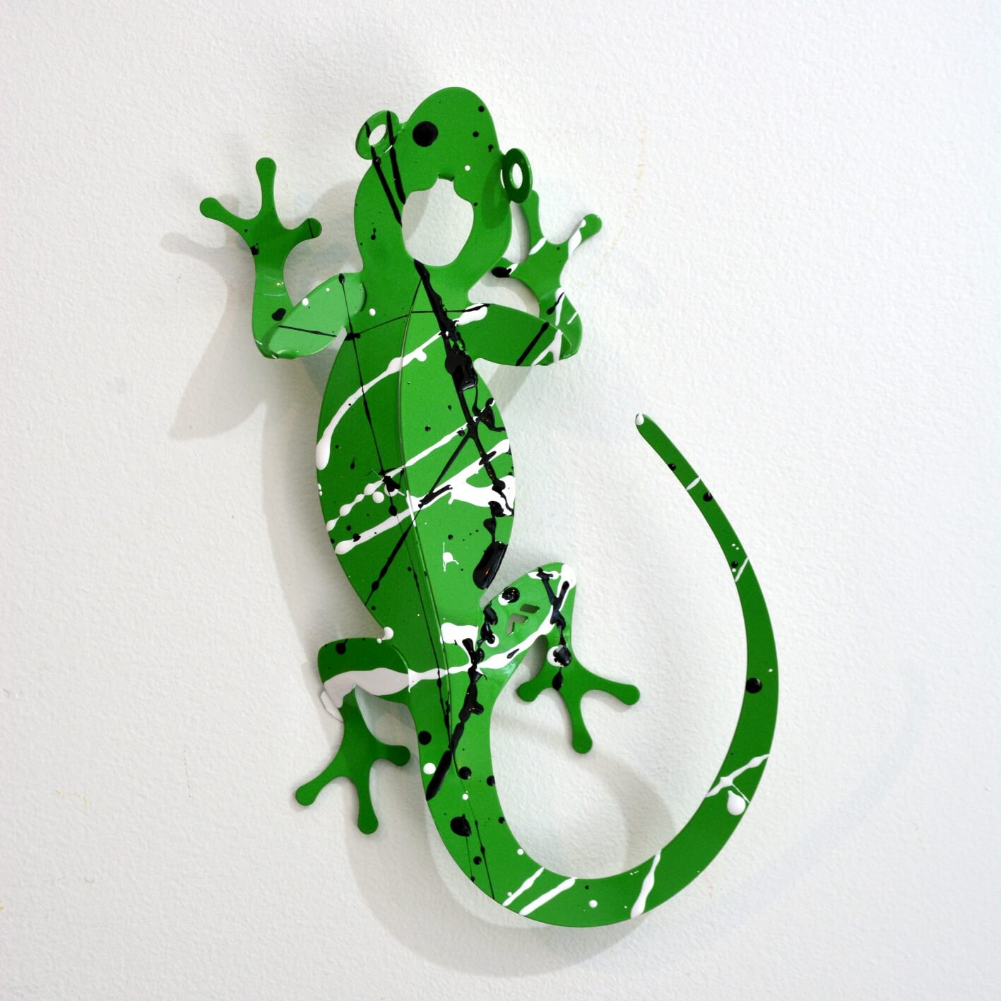 Lagartija Verde con Salpicaduras Negras y Blancas