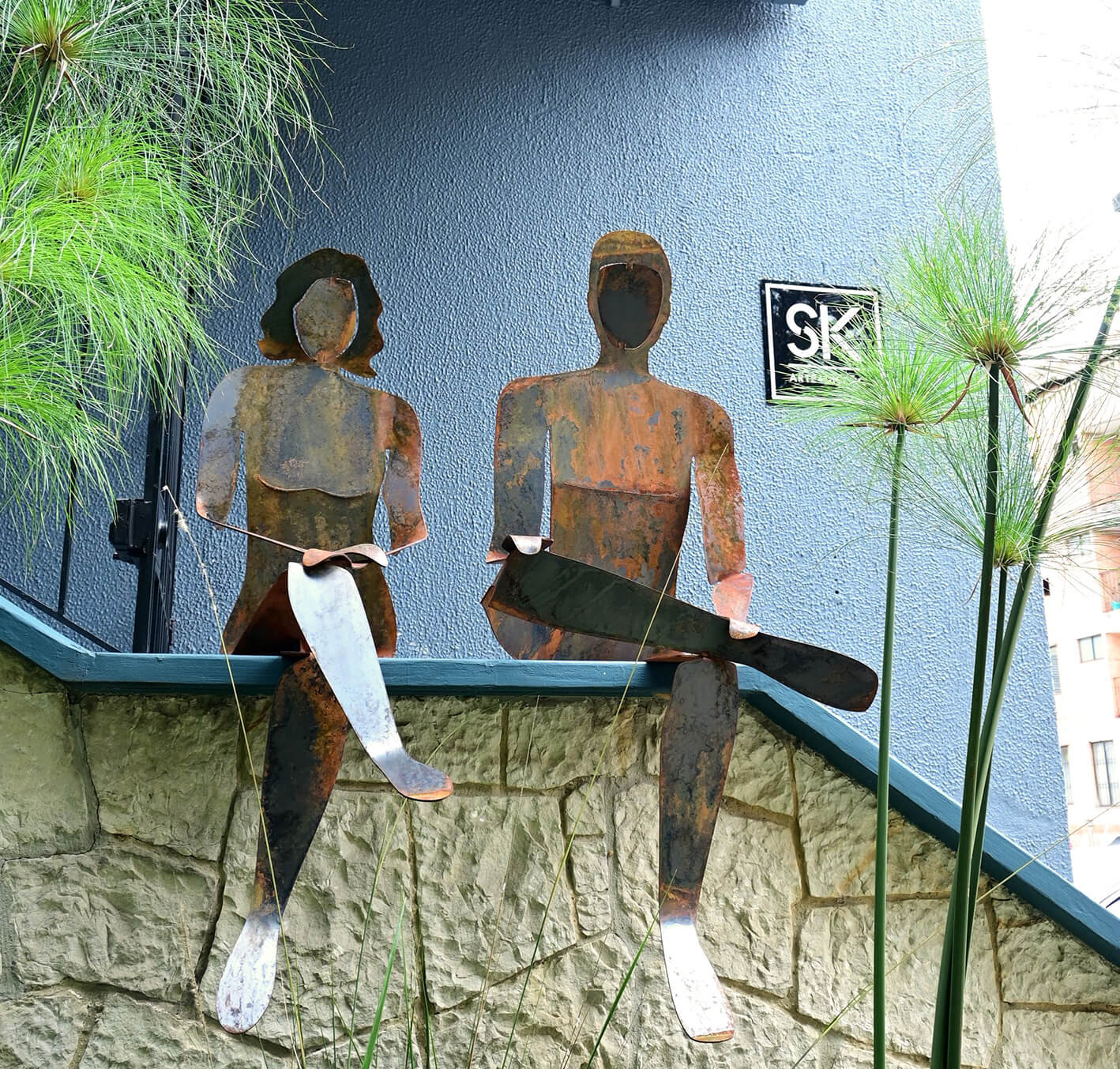 Escultura Pareja en Acero Crudo