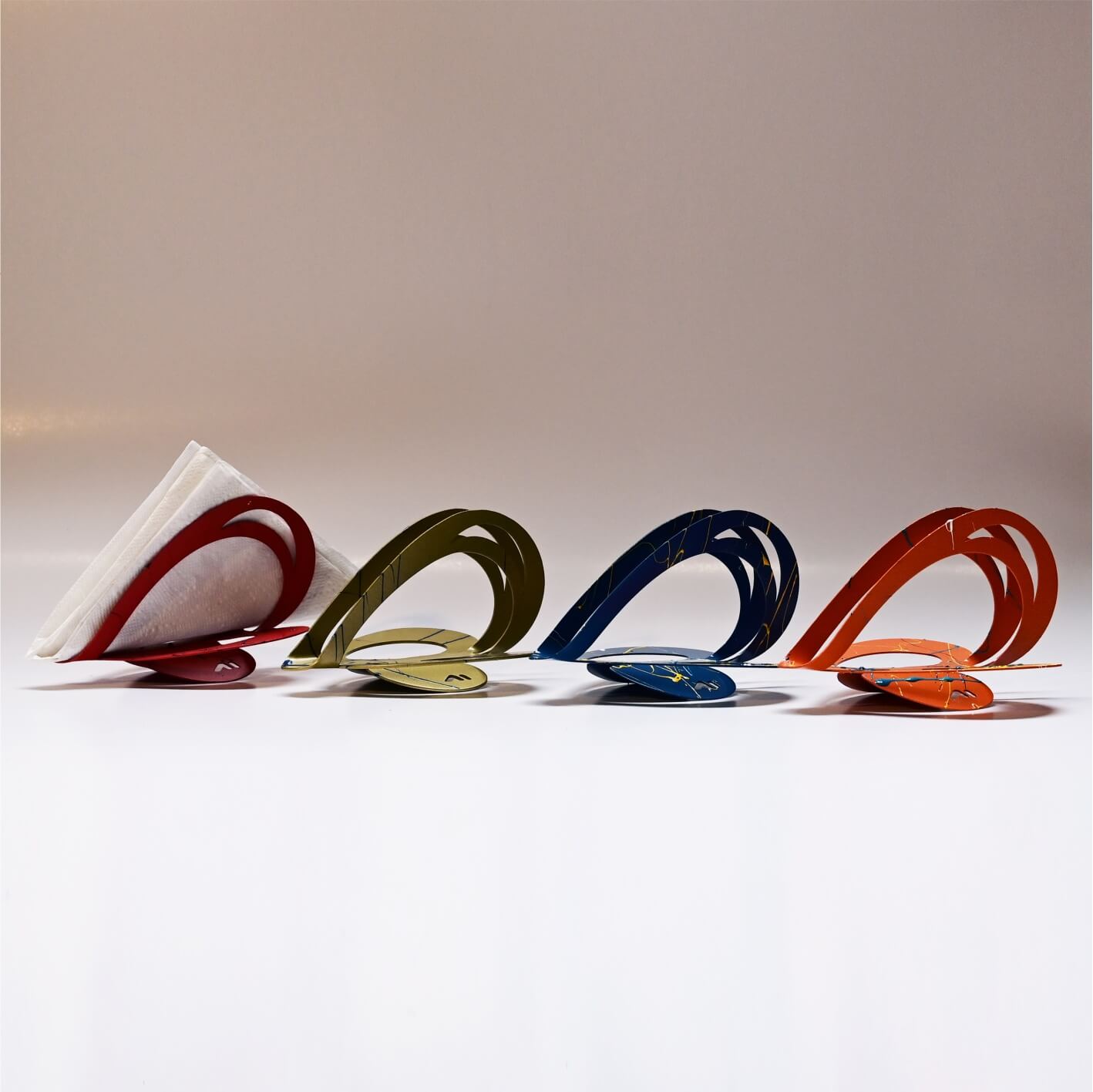 Servilleteros de Corazón Rojo, Dorado, Azul y Naranja con Salpicaduras