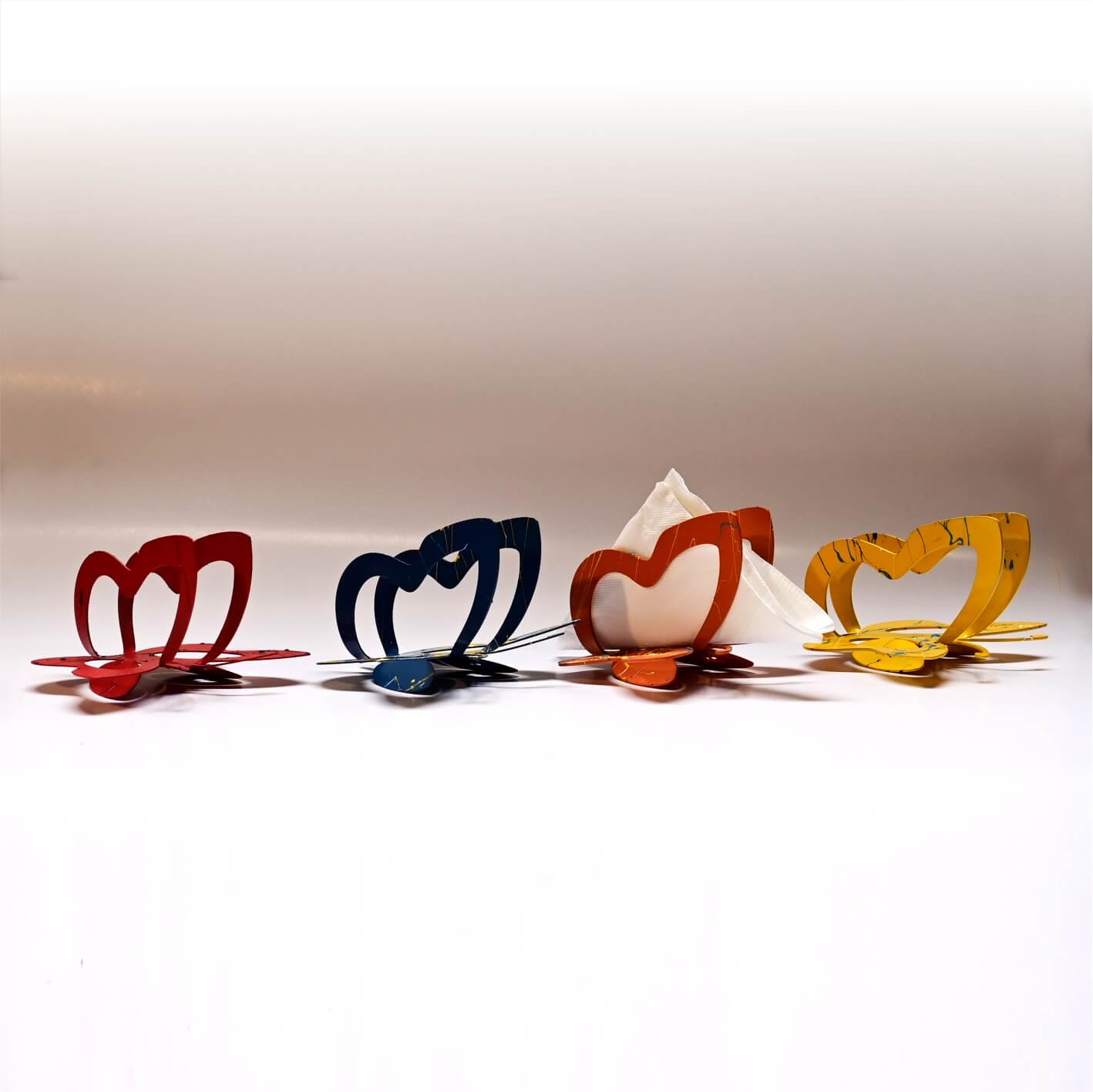 Servilleteros de Mariposa Rojo, Azul, Naranja y Amarillo con Salpicaduras