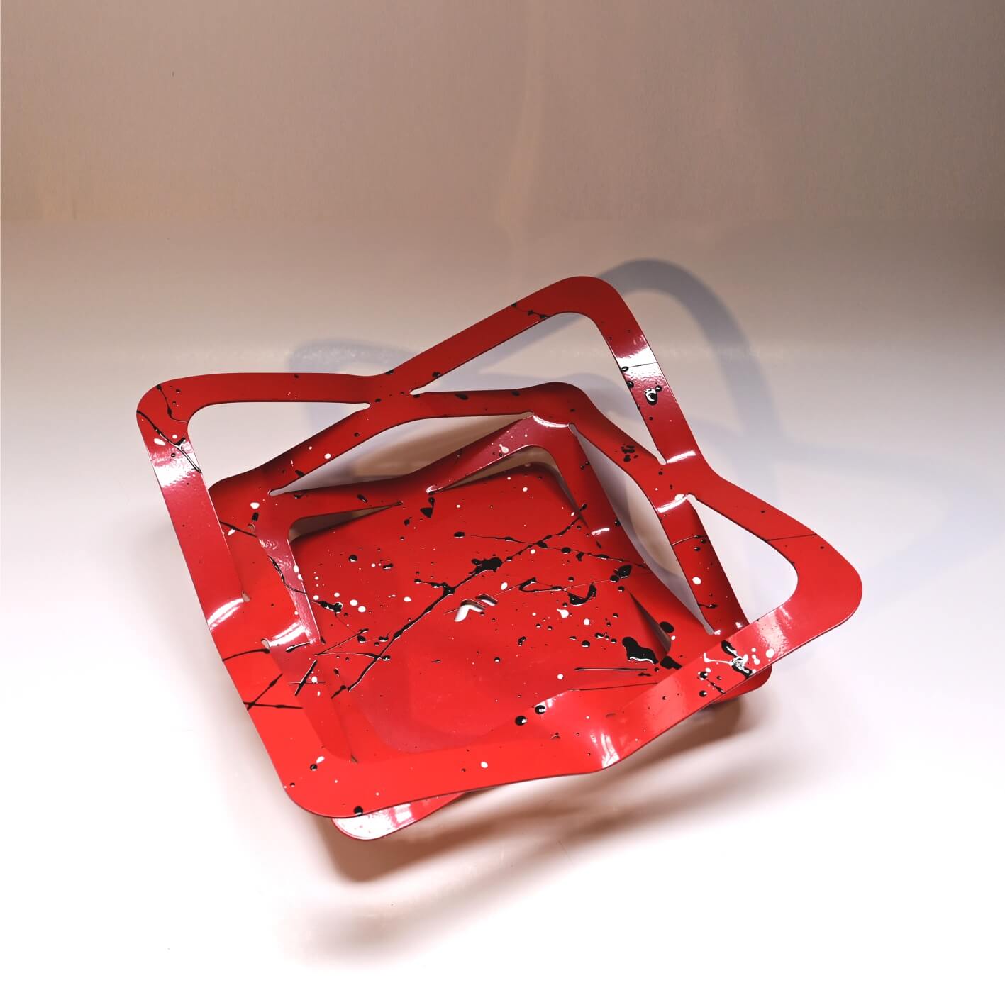 Red Cuadrada Roja con Salpicaduras Negras