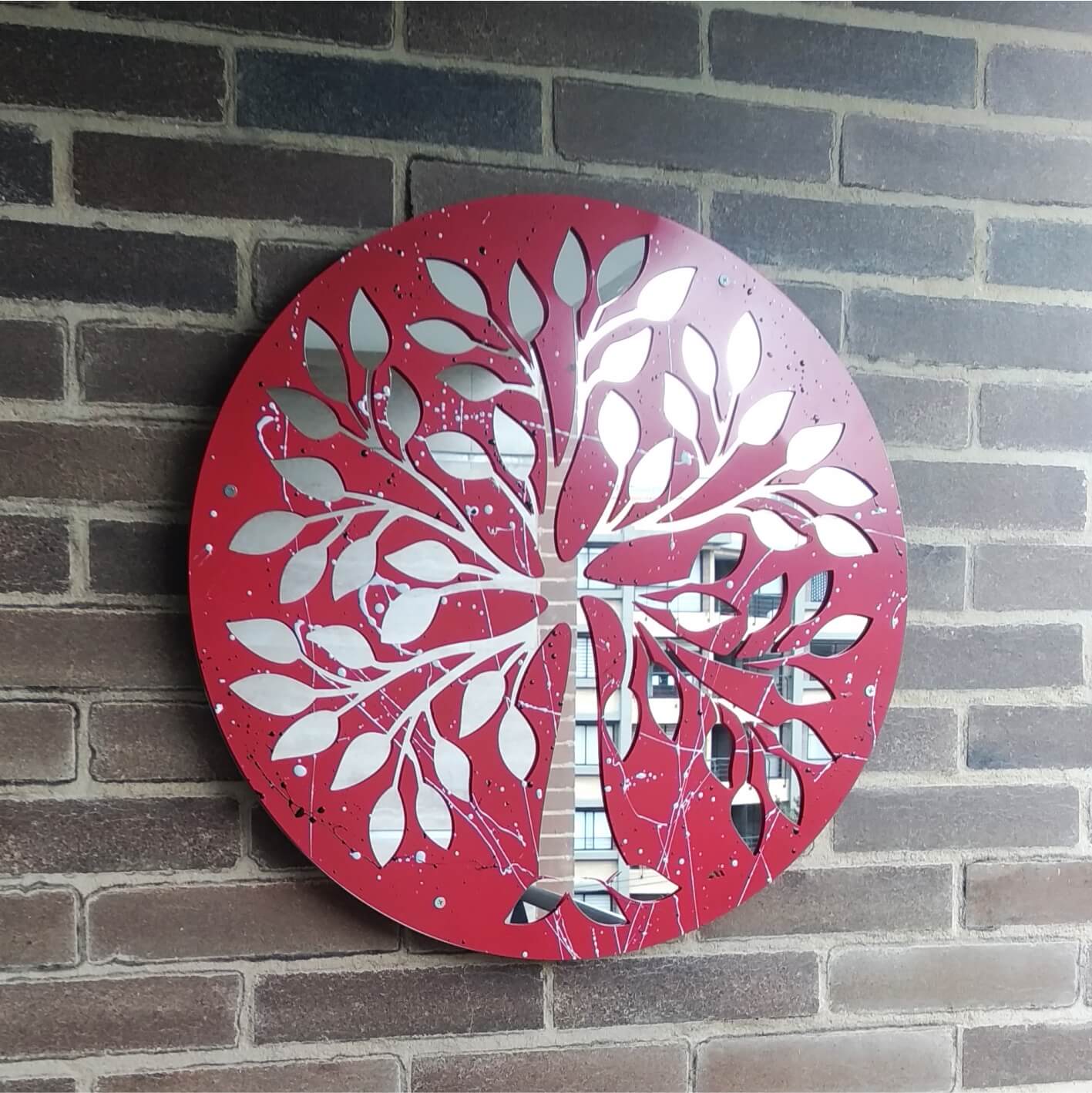 Guayacán Rojo con Salpicaduras Blancas y Negras