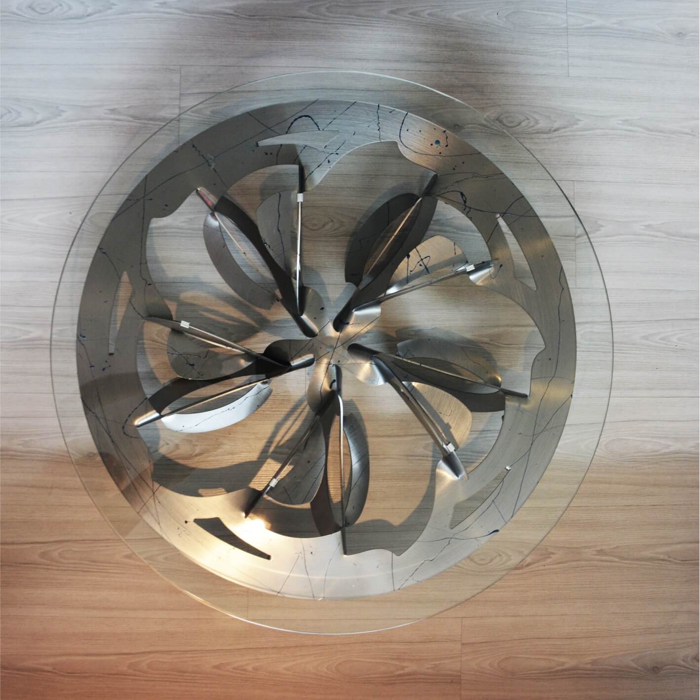 Dahlia Inox. con Salpicaduras Azules