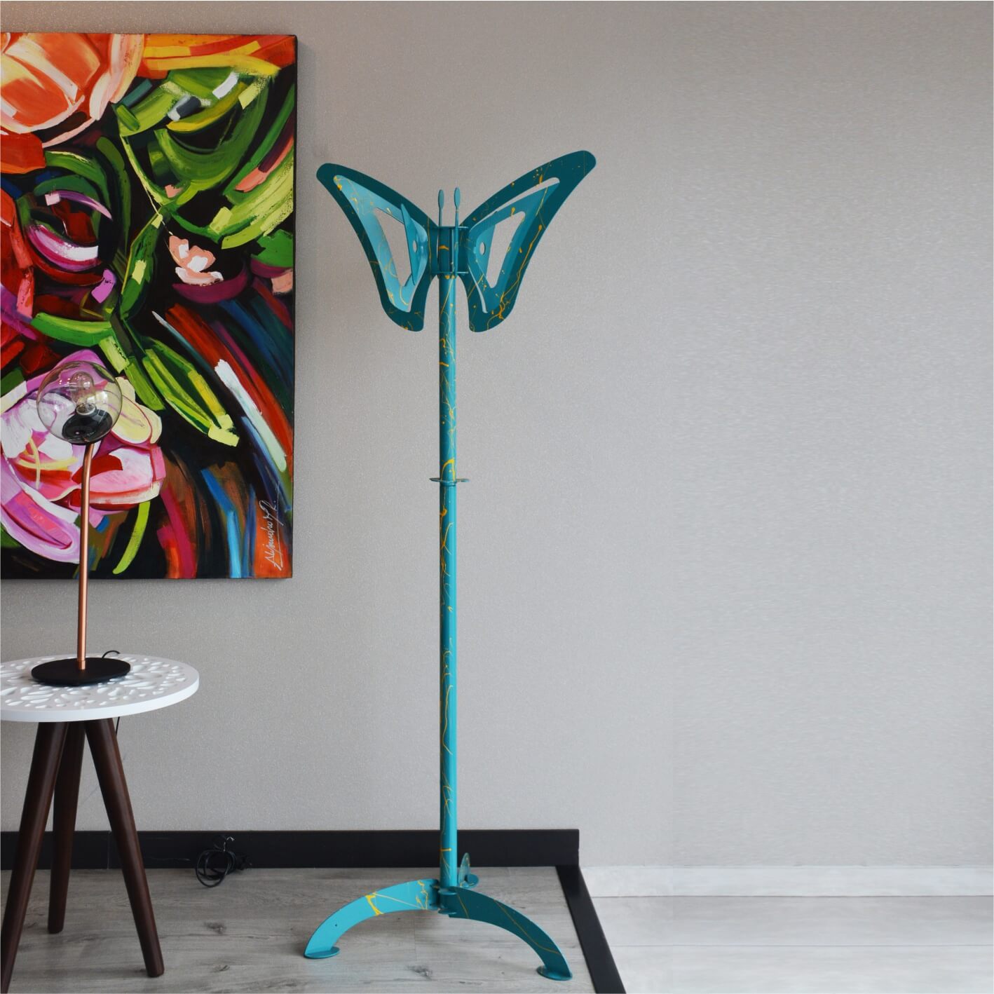 Mariposa de Pie Turquesa con Salpicaduras Amarillas