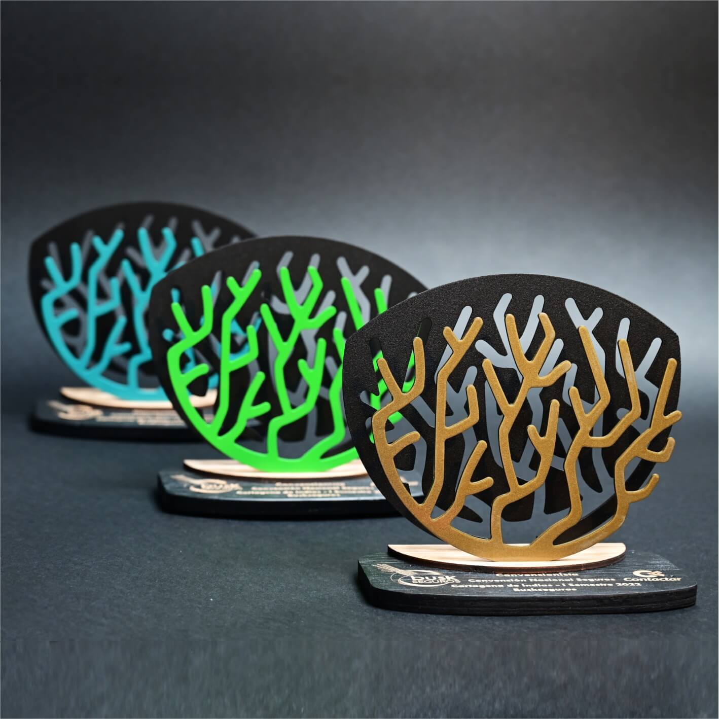 Coral Busk Verde, Turquesa y Dorado