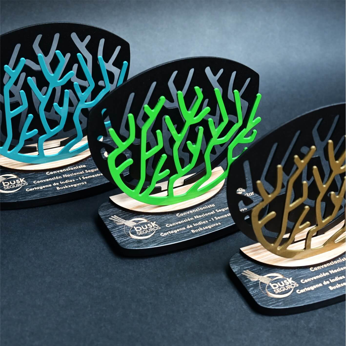 Coral Busk Verde, Turquesa y Dorado