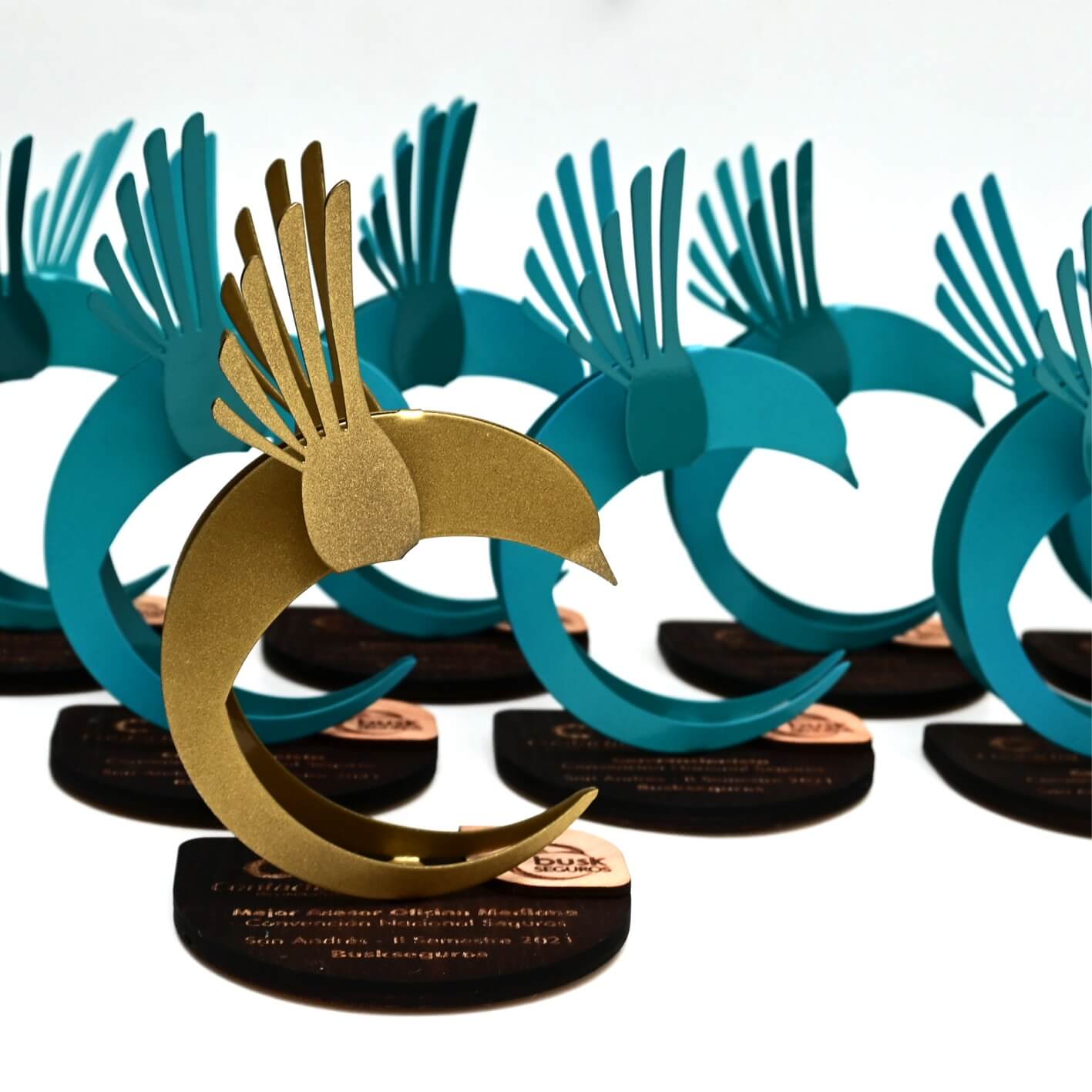 Busk Seguros Pájaros Dorado y Azul