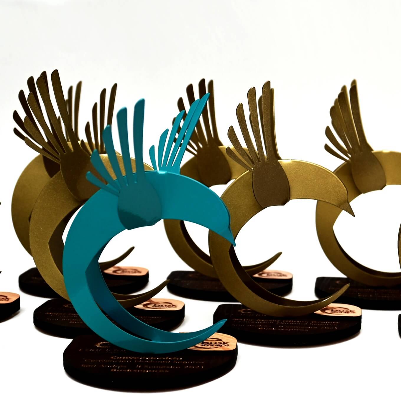 Busk Seguros Pájaros Dorado y Azul