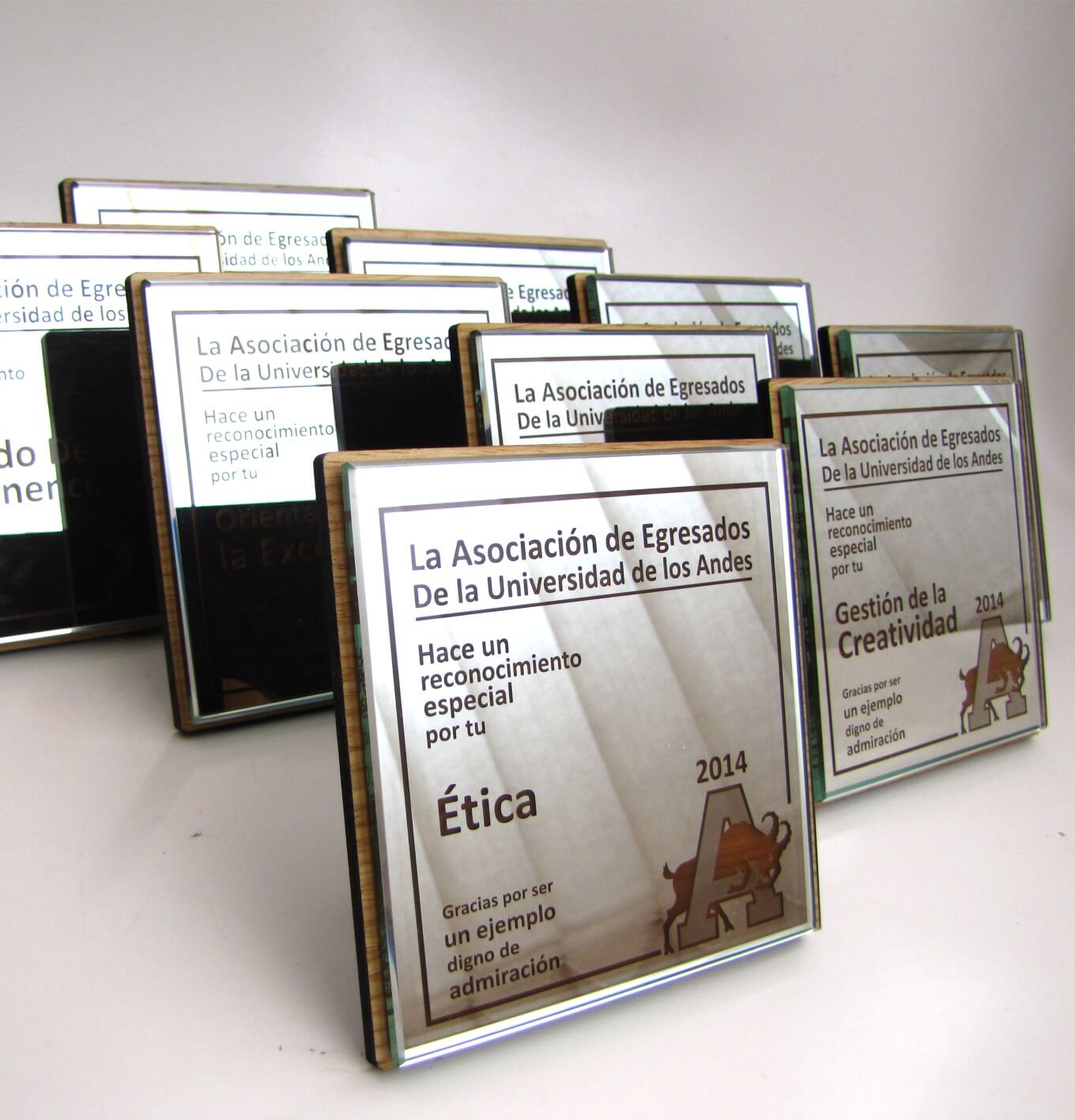 Placas Asociación de Egresados Universidad de los Andes